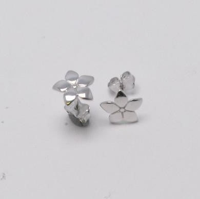 9ct White Gold Shiny Flower Stud Earrings