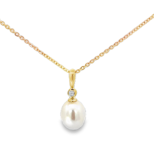 9ct Yellow Gold Freshwater Pearl & Diamond Pendant
