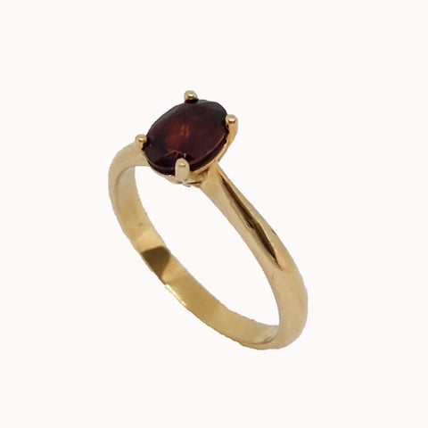 9ct Yellow Gold Oval Garnet Ring